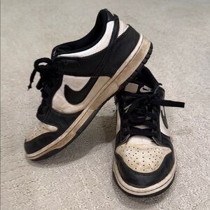 Nike Black and White Low-Top Sneakers size 6